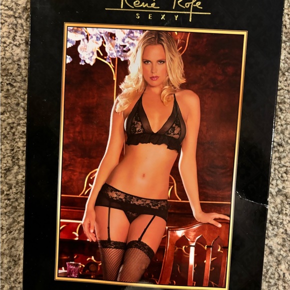 NEW 2 piece lace and mesh bra and garter g-string set size small/medium - Picture 3 of 3